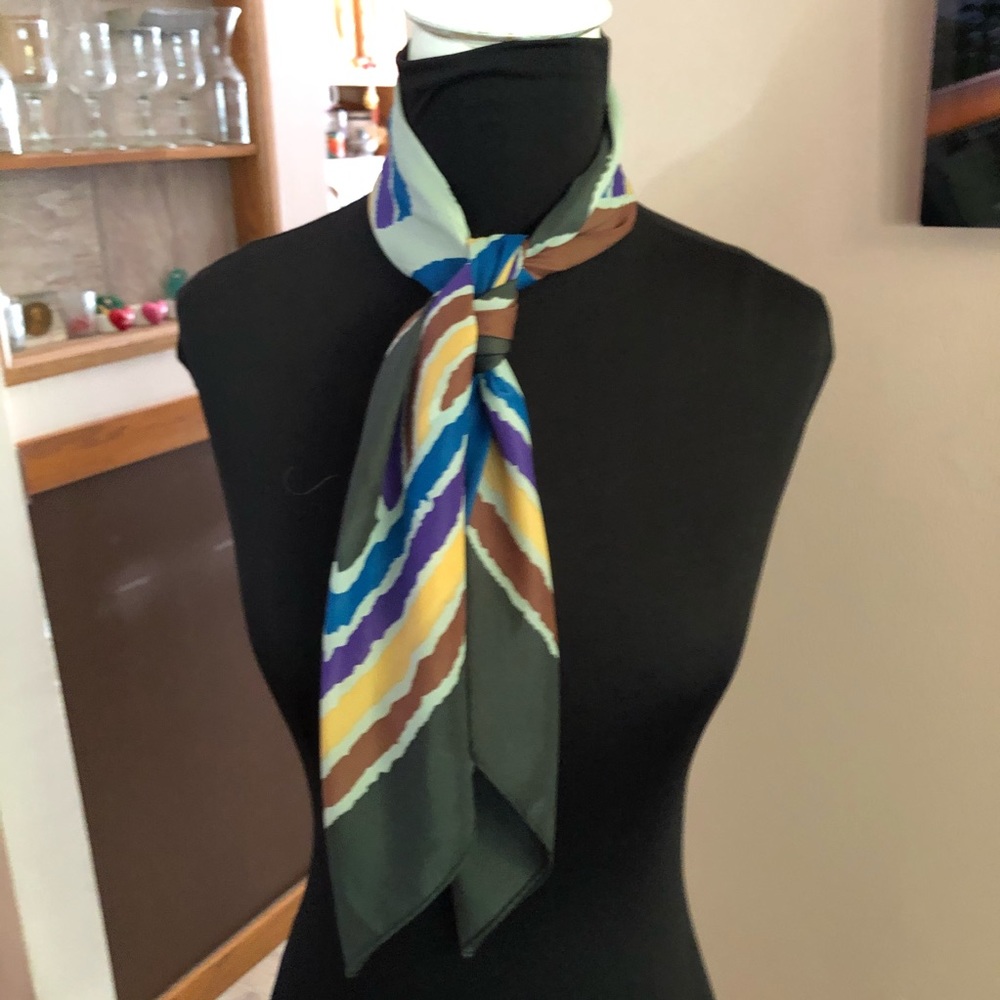 Colorful scarf bundle - Picture 3 of 7